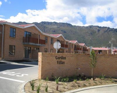 Apartment / Flat For Sale in Central, Gordons Bay