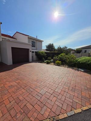 Apartment / Flat For Rent in Gordons Bay Village, Gordons Bay